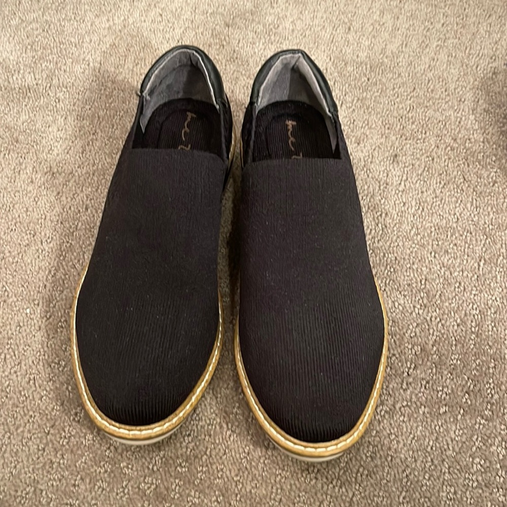 Me too women’s mesh slip on